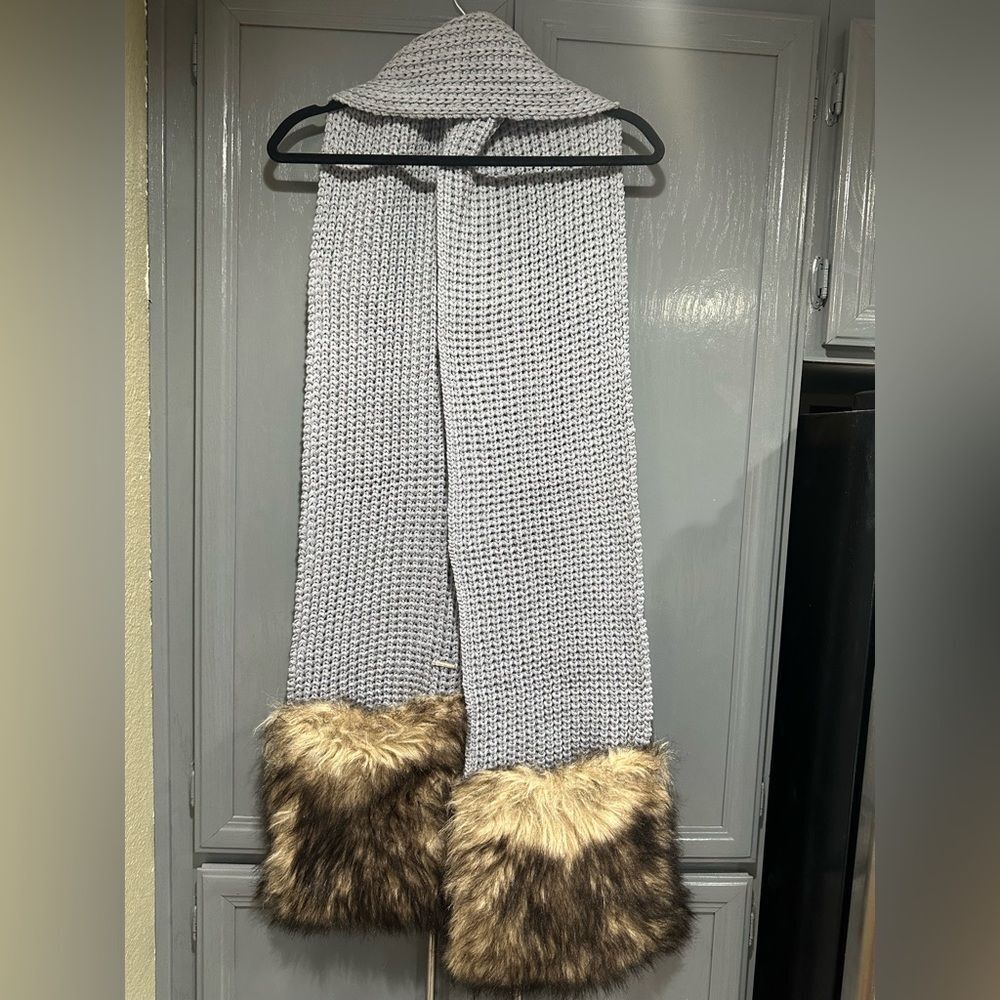 Michael Kors Gray Knit Scarf Faux Fur Pockets - Picture 2 of 8